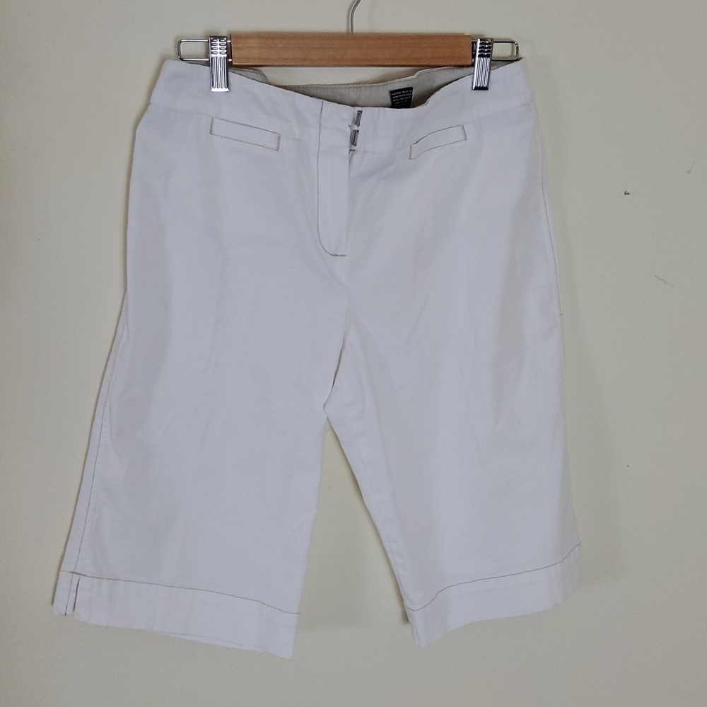 Larry Levine Stretch Women's Off White Burmuda Shorts Size 8